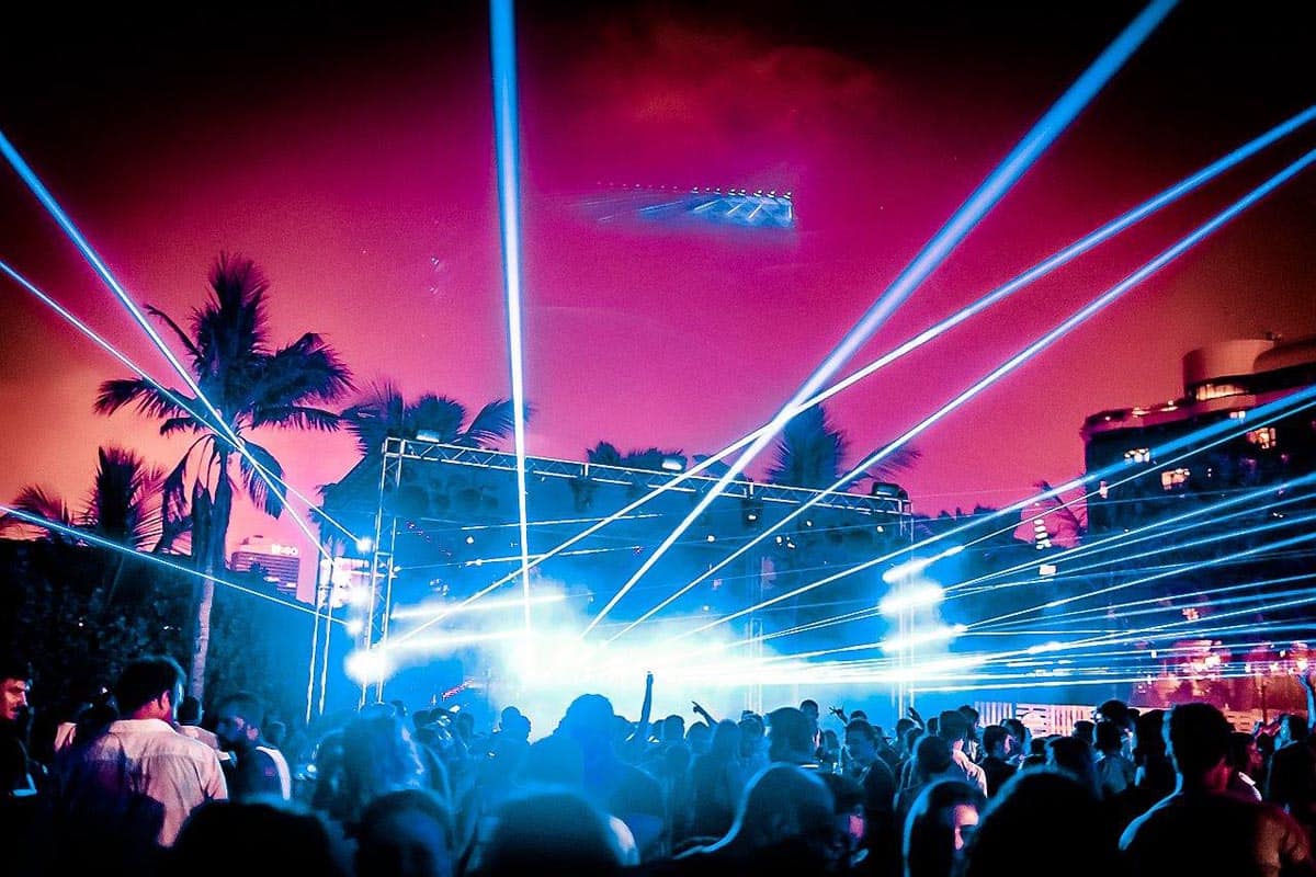 Skylighter Fireworks - Brisbane - Laser FX